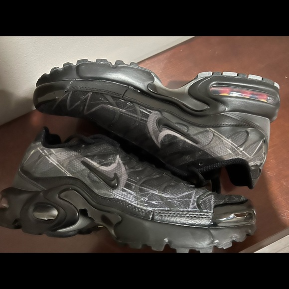 SHOES - Picture 6 of 9